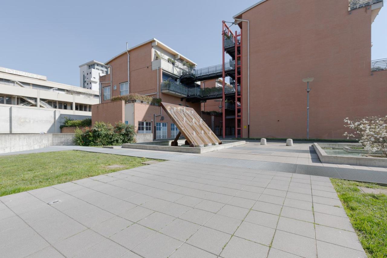 Guesthost - Industrial Design Near M4 Tolstoj Apartment Mailand